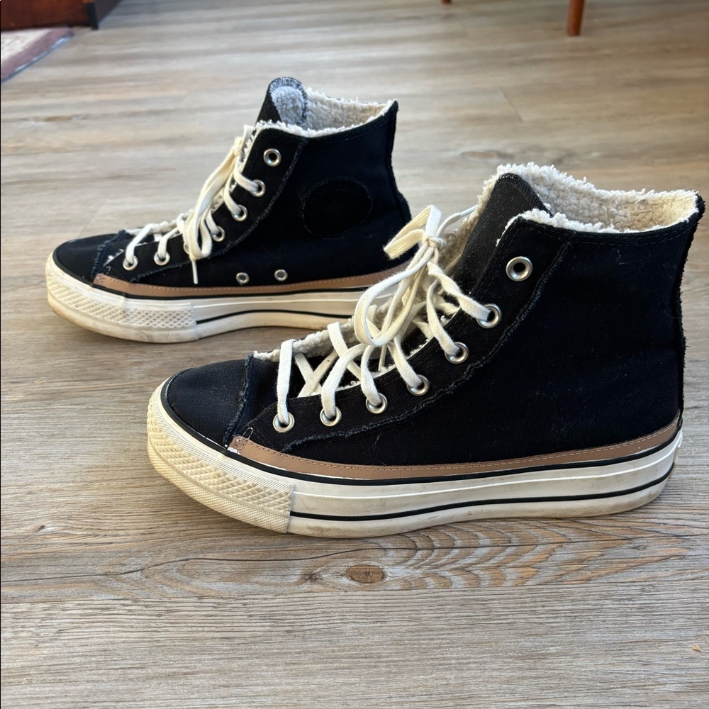 Converse women’s All Star Chuck High Top platform sz 10 wool/Sherpa lining black